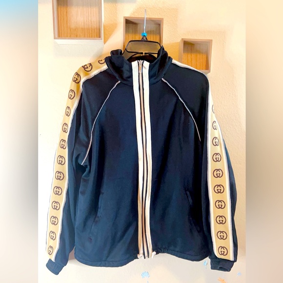 Gucci Jersey.